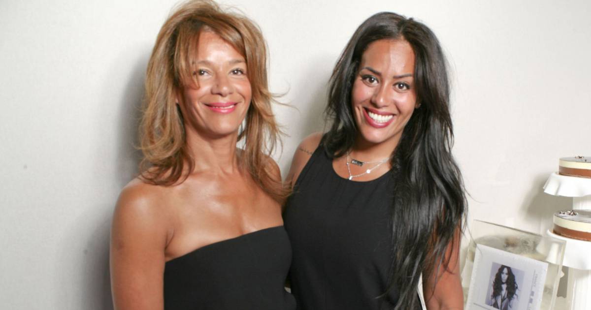 Amel Bent Et Sa Maman Complices Et Radieuses Pour Les 29 Ans De La Amel Bent Et Sa Maman Complices Et Radieuses Pour Les 29 Ans De La