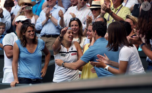 Marion Bartoli au côté d'Amélie Mauresmo après sa victoire en finale de Wimbledon face à Sabine Lisicki le 6 juillet 2013