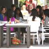 Kim, Khloe et Kourtney Kardashian enceinte - Les soeurs Kardashian vont déjeuner au restaurant "Toast" avec des amis à Beverly Hills, le 23 juin 2014.