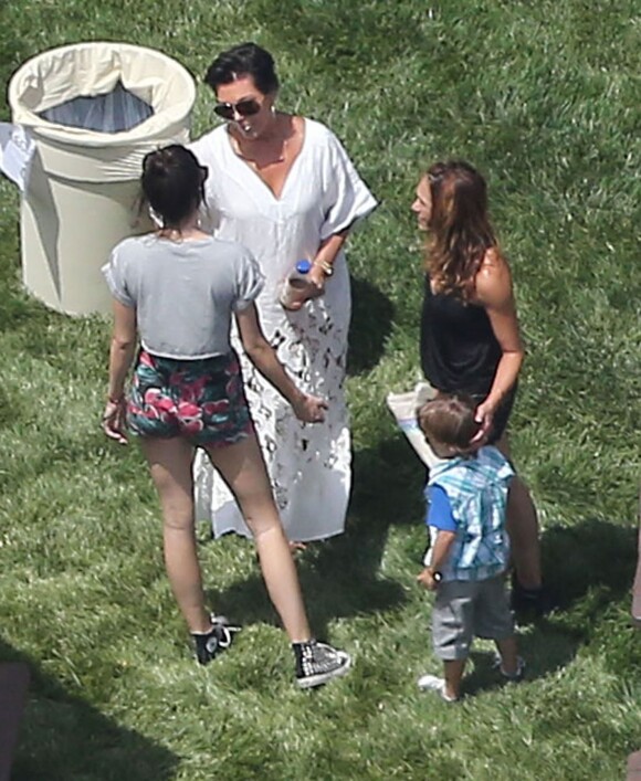 Exclusif - Kris Jenner et Kendall Jenner - Les amis et la famille étaient réunis chez Kourtney Kardashian pour assister à "Kidchella", la fête du premier anniversaire de North West, la fille de Kim Kardashian et son mari Kanye West à Calabasas, le 21 juin 2014.