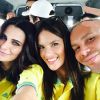 Alessandra Ambrosio et ses amis sont allés voir le match Brésil Cameroun pendant la Coupe du monde de football. Le top n'a pas manqué de supporter son équipe !