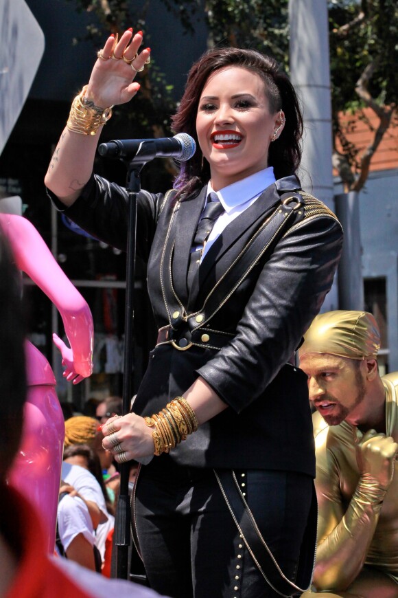 La chanteuse Demi Lovato lors de la Los Angeles Gay Pride Parade, le 8 juin 2014.