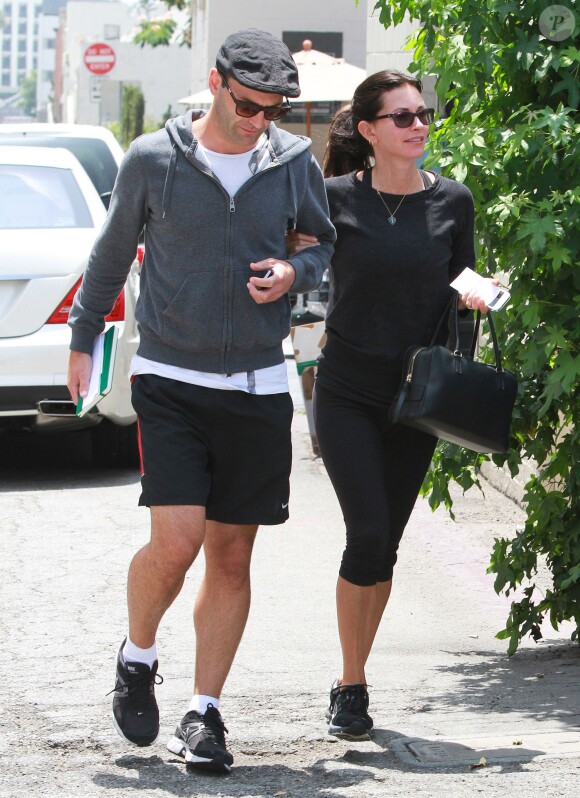 Courteney Cox et son compagnon Johnny McDaid vont déjeuner au restaurant "La Scala" à Beverly Hills, le 25 juin 2014. 