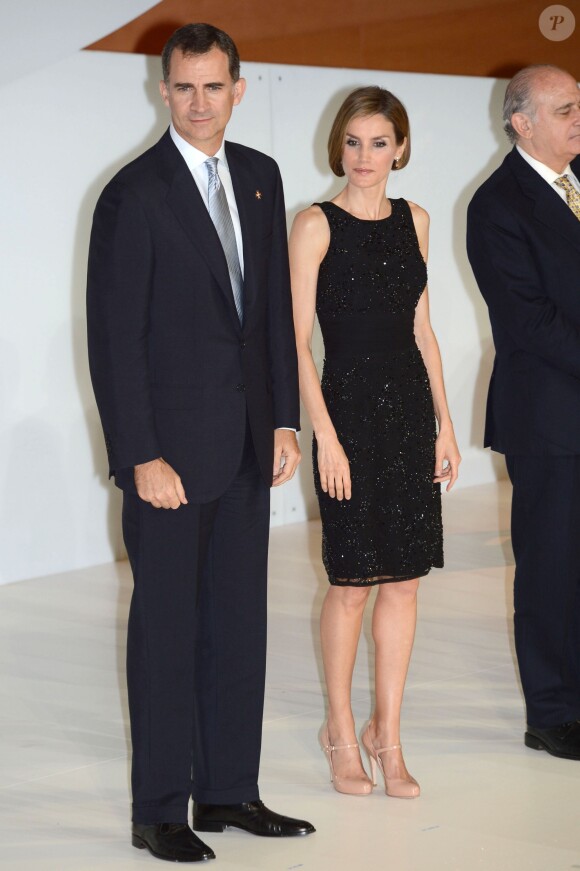 Le roi Felipe VI et la reine Letizia d'Espagne prennent part à la remise du prix de la Fondation Prince de Gérone en Espagne le 26 juin 2014.
