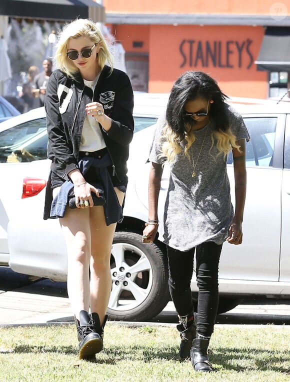 Exclusif - Ireland Baldwin et la rappeuse Angel Haze après avoir déjeuné avec des amis à Sherman Oaks, le 3 juin 2014. 