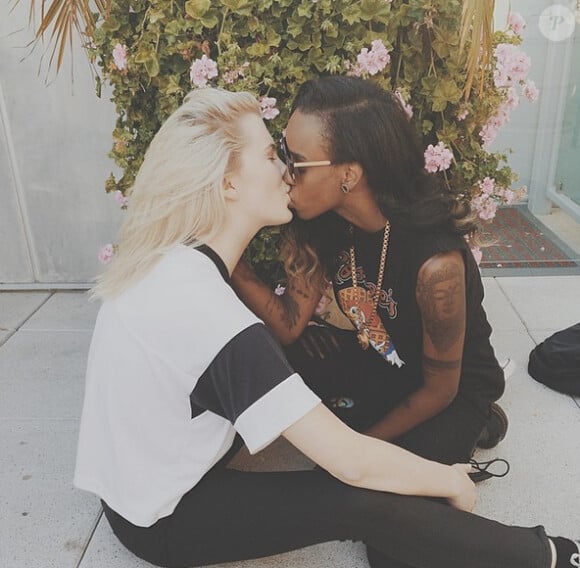 Ireland Baldwin et la rappeuse bisexuelle Angel Haze s'affichent très proches et complices depuis mai 2014 sur les réseaux sociaux.