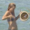 Exclusif - Kate Hudson et son fiancé Matthew Bellamy profitent de la plage avec leurs enfants Ryder et Bingham lors de leurs vacances à Ibiza, le 19 juin 2014.