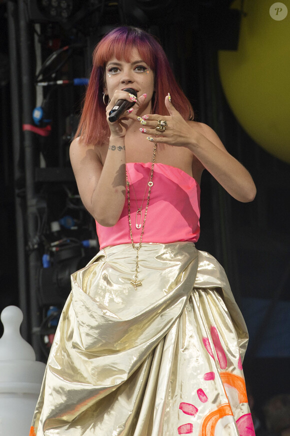 Lily Allen en concert lors du 1er jour du Festival de Glastonbury en Angleterre, le 27 juin 2014.