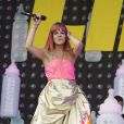  Lily Allen en concert dans le cadre du Festival de Glastonbury en Angleterre, le 27 juin 2014. 