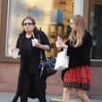  Carrie Fisher se promenant avec sa fille Billie Lourd (dont le p&egrave;re est Bryan Lourd) &agrave; New York le 6 mai 2012 