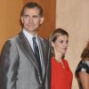 Le roi Felipe VI et la reine Letizia remettent les prix nationaux de l'innovation et du dessin au Musée de la Science à Valladolid, le 1er juillet 2014.