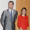 Le roi Felipe VI et la reine Letizia d'Espagne remettent les prix nationaux de l'innovation et du dessin au Musée de la Science à Valladolid, le 1er juillet 2014.