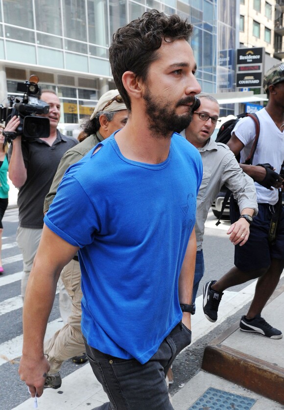 Shia LaBeouf quittant le tribunal de New York le 27 juin 2014