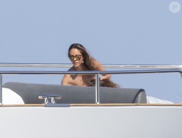 Jessica Michibata sur un bateau ancré au large de Cannes, le 2 juillet 2014