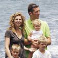 Cristina d'Espagne et Iñaki Urdangarin avec leurs enfants à Lanzarote, le 21 juillet 2006.  