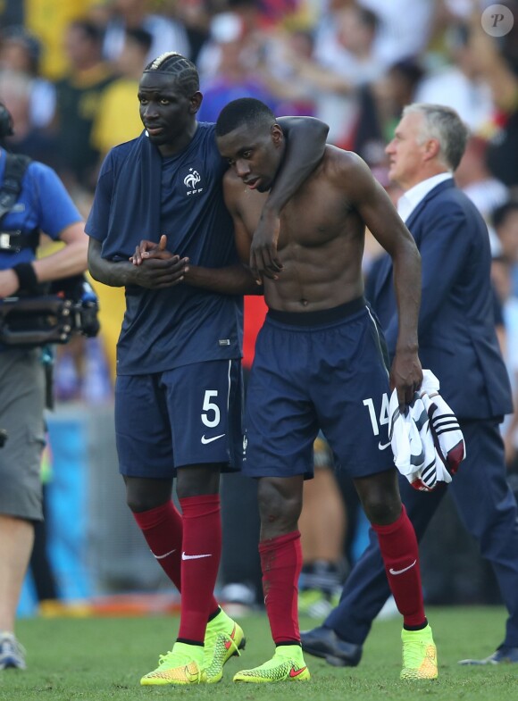 Mamadou Sakho et Blaise Matuidi - Tristesse de l'équipe de France suite à leur élimination du Mondial à Rio de Janeiro au Brésil le 4 juillet 2014. L'équipe de France quitte la compétition en quart de finale suite à leur défaite face à l'Allemagne 1 à 0 . 
