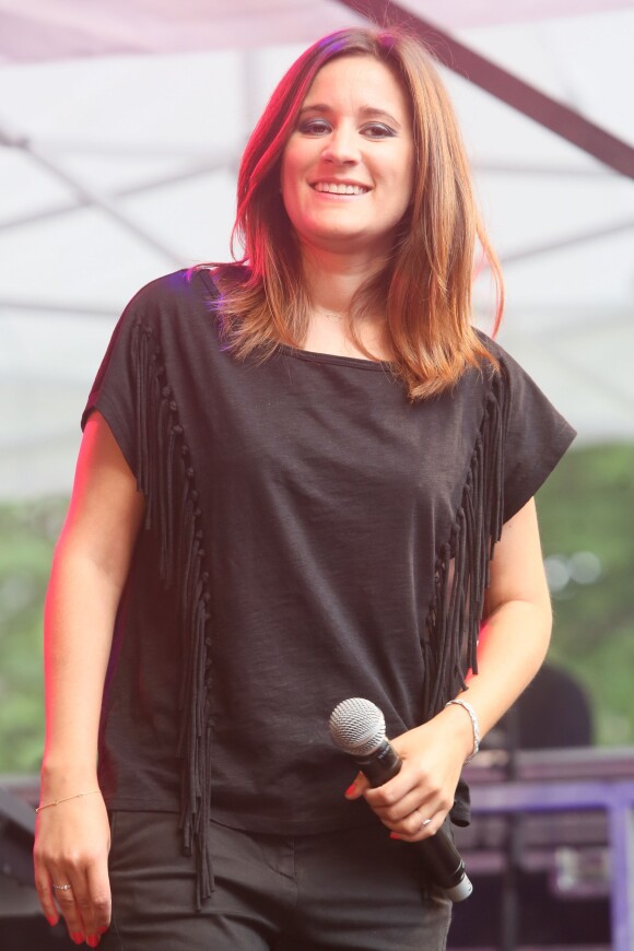 Maeva Méline - RFM Summer Live au Parc de l'île de la Jatte à Levallois Perret. Le 4 juillet 2014.