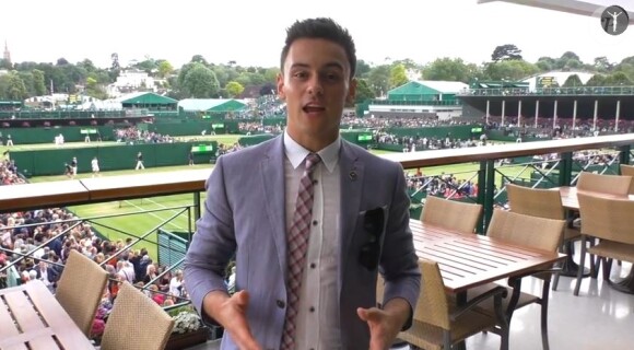 Le beau Tom Daley s'est filmé en séance essayage avant d'aller à Wimbledon (le 28 juin), dans une vidéo postée le 3 juillet 2014.