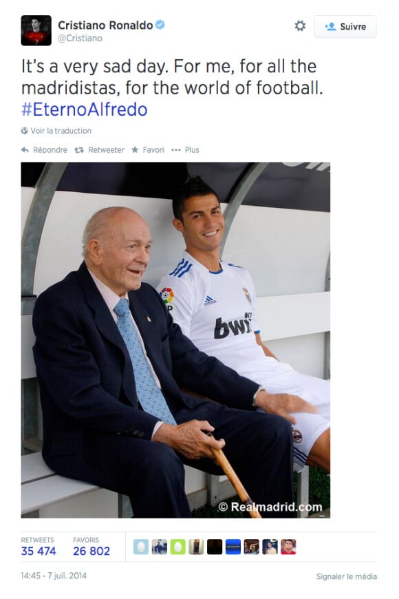 Cristiano Ronaldo rend hommage à Alfredo Di Stefano mort le 7 juillet 2014. 