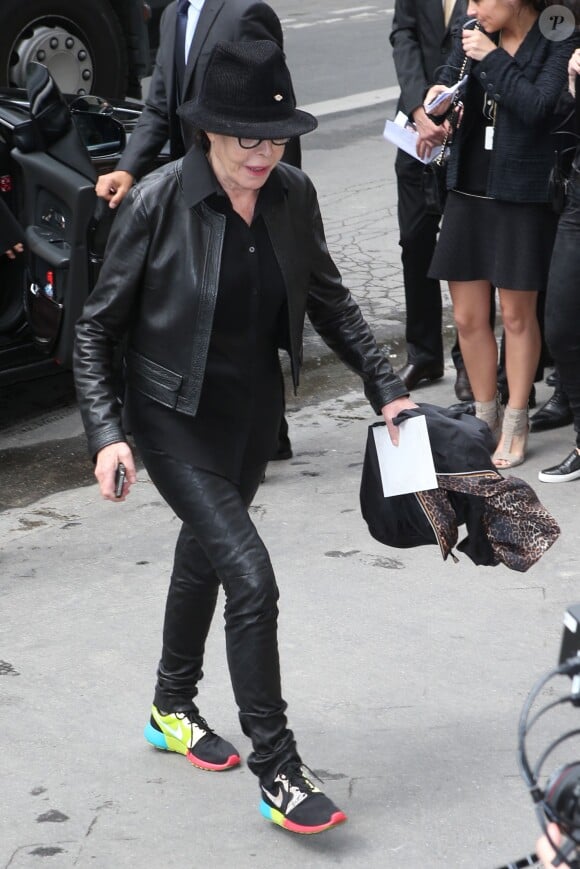 La chanteuse Dani arrive au Grand Palais pour assister au défilé Chanel haute couture. Paris, le 8 juillet 2014.