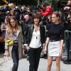 Inès de La Fressange et ses filles Violette (à gauche) et Nine arrivent au Grand Palais pour assister au défilé Chanel haute couture. Paris, le 8 juillet 2014.