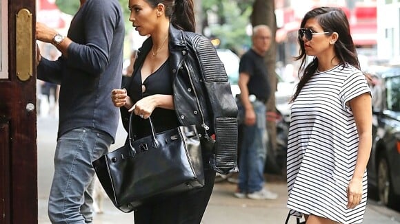 Kim Kardashian : Rockeuse sexy avec sa soeur Kourtney, enceinte et stylée