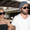 Pamela Anderson, attendue par de nombreux fans à qui elle a signé des autographes, arrive avec son mari Rick Salomon à l'aéroport de Nice pour le festival de Cannes. Le 13 mai 2014