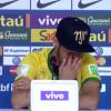 L'attaquant Neymar fond en larmes en évoquant sa blessure lors d'une conférence de presse à Teresopolis (Brésil) le 10 juillet 2014. 
