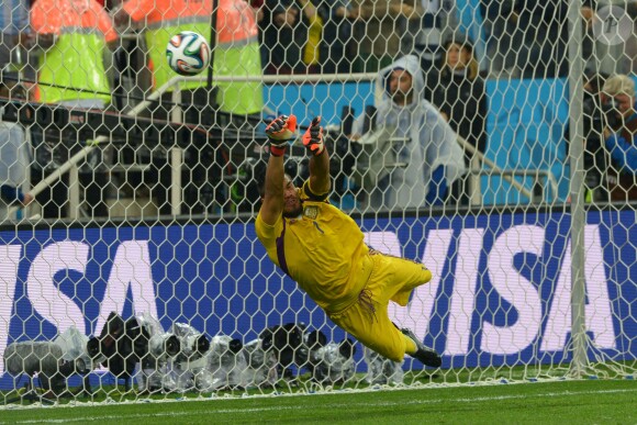 Sergio Romero a grandement contribué à la qualification de l'Argentine aux tirs au but le 9 juillet 2014 lors de la demi-finale de Coupe du monde contre les Pays-Bas
