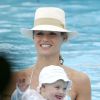PMichelle Hunziker avec sa fille Sole lors de ses vacances à Forte Dei Marmi, en Toscane (Italie), le 12 juillet 2014.