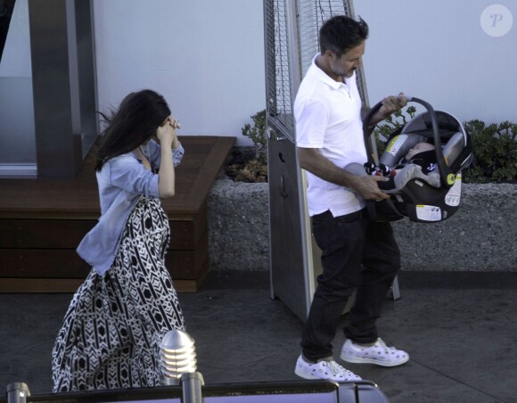 Exclusif - L'acteur David Arquette demande en mariage sa compagne Christina McLarty à Malibu le 2 juillet 2014, en présence de fille Coco et de son jeune fils Charlie.