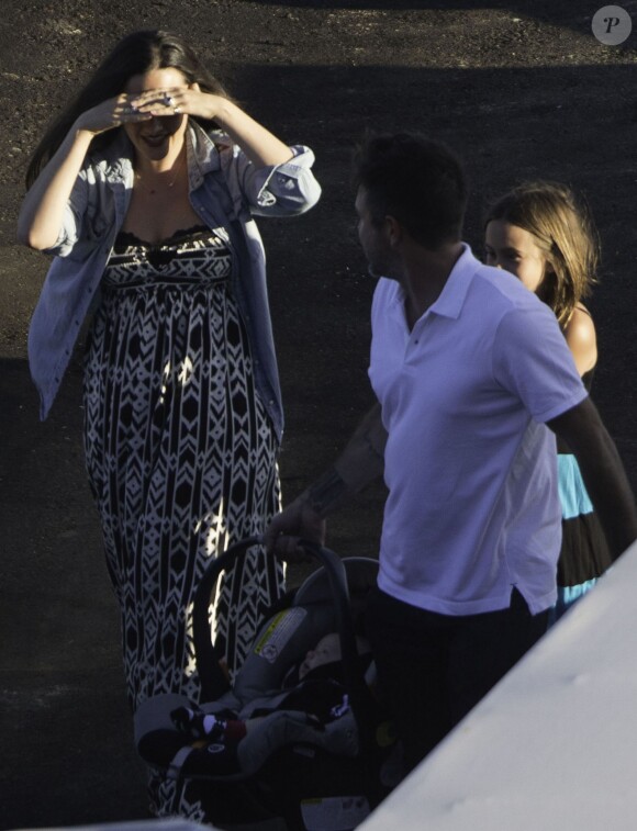 Exclusif - L'acteur David Arquette demande en mariage sa compagne Christina McLarty à Malibu le 2 juillet 2014, en présence de fille Coco et de son jeune fils Charlie.