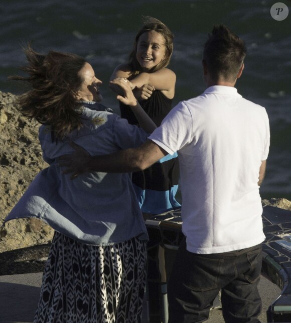Exclusif - L'acteur David Arquette demande en mariage sa compagne Christina McLarty à Malibu le 2 juillet 2014, en présence de fille Coco et de son jeune fils Charlie.