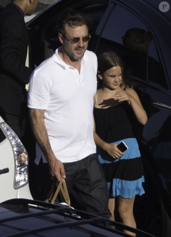 Exclusif - L'acteur David Arquette demande en mariage sa compagne Christina McLarty à Malibu le 2 juillet 2014, en présence de fille Coco et de son jeune fils Charlie.