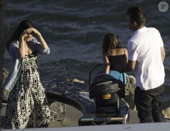 Exclusif - L'acteur David Arquette demande en mariage sa compagne Christina McLarty à Malibu le 2 juillet 2014, en présence de fille Coco et de son jeune fils Charlie.