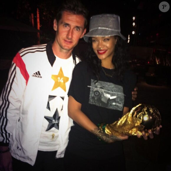 Rihanna et Miroslav Klose à Rio, photo publiée sur son compte Twitter le 13 juillet 2014
