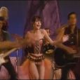 En 1986, Helena Noguerra devient la danseuse et choriste de Lio pour son clip "Les brunes comptent pas pour des prunes".