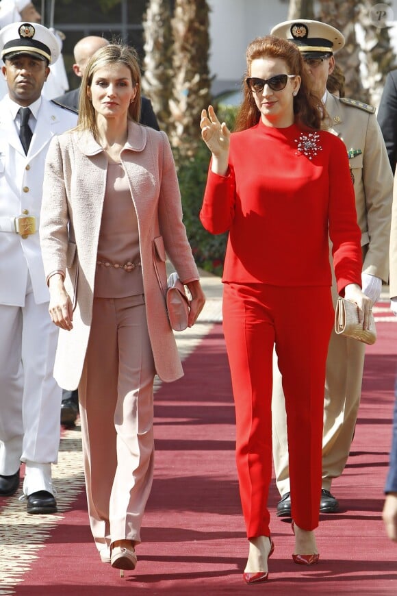 La reine Letizia Ortiz d'Espagne et la princesse Lalla Salma du Maroc visitent le Centre d'oncologie à Rabat, le 15 juillet 2014.