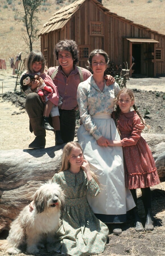 Lindsay Greenbush, Michael Landon, Karen Grassle, Melissa Gilbert et Melissa Sue Anderson sur le tournage de La Petite Maison dans la prairie, en 1974 