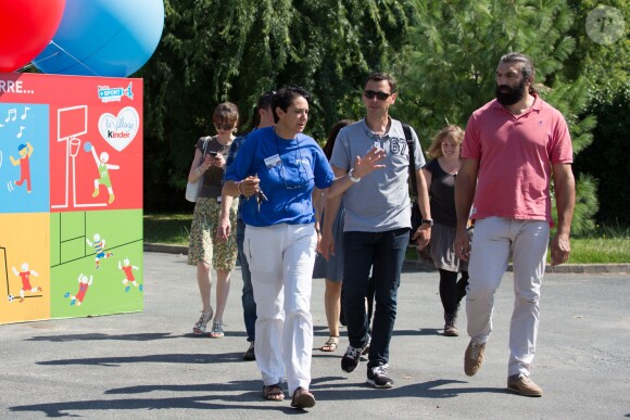 Sébastien Chabal lors de sa visite du village Kinder le 17 juillet 2014 au Temple-sur-Lot