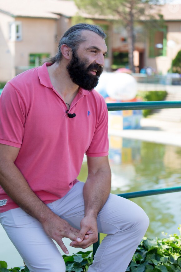 Sébastien Chabal lors de sa visite du village Kinder le 17 juillet 2014 au Temple-sur-Lot