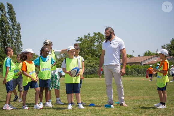 Sébastien Chabal lors de sa visite du village Kinder le 17 juillet 2014 au Temple-sur-Lot