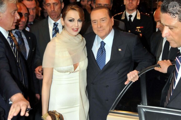 Silvio Berlusconi et sa fiancée Francesca Pascale à Bari, le 12 avril 2013.