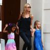 Heidi Klum et ses enfants Leni, Henry, Johan et Lou se promènent dans le quartier de Soho à New York, le 18 juillet 2014. -