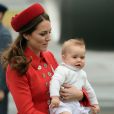  Kate Middleton à Wellington en Nouvelle-Zélande le 7 avril 2014 avec le prince George de Cambridge dans les bras 