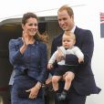Kate Middleton, le prince William et le prince George de Cambridge partant de Nouvelle-Zélande le 16 avril 2014