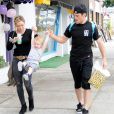 Hilary Duff se rend à une fête d'anniversaire avec son ex mari Mike Comrie et leur fils Luca à Sherman Oaks, le samedi 19 juillet 2014.
