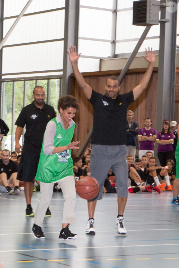 Tony Parker donnait le coup d'envoi de son camp d'entraînement le 21 juillet 2014 sur le campus de La Doua à Villeurbanne, en présence de la ministre des Sports Najat Vallaud-Belkacem qu'il a affronté lors d'un petit match