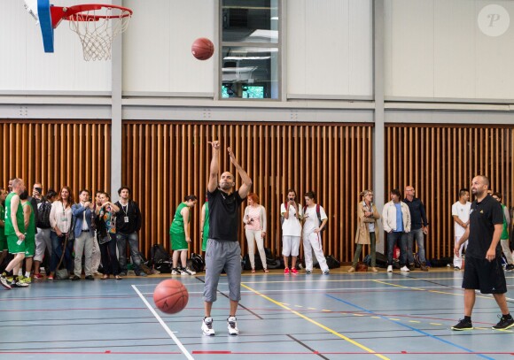 Tony Parker donnait le coup d'envoi de son camp d'entraînement le 21 juillet 2014 sur le campus de La Doua à Villeurbanne, en présence de la ministre des Sports Najat Vallaud-Belkacem qu'il a affronté lors d'un petit match