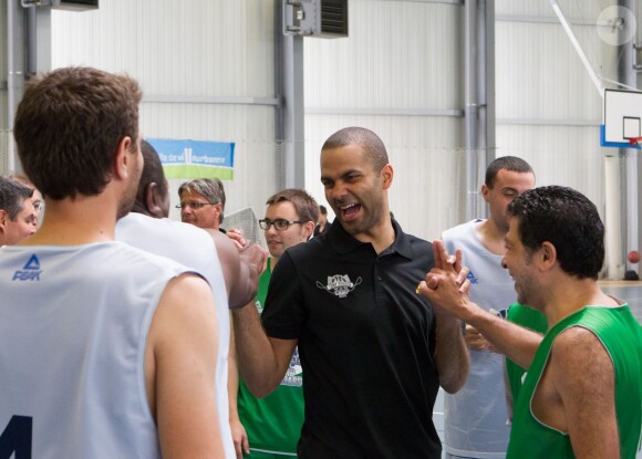 Tony Parker donnait le coup d'envoi de son camp d'entraînement le 21 juillet 2014 sur le campus de La Doua à Villeurbanne, en présence de la ministre des Sports Najat Vallaud-Belkacem qu'il a affronté lors d'un petit match